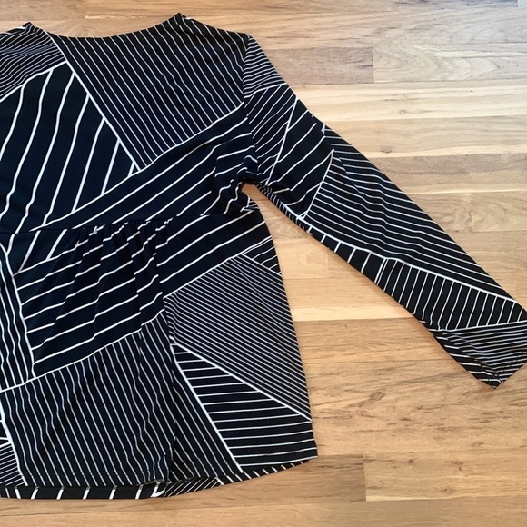 DAISY Fuentes Long Sleeve Striped Blouse w/ Mesh V-Neck Black & White Women’s XL - Picture 16 of 16